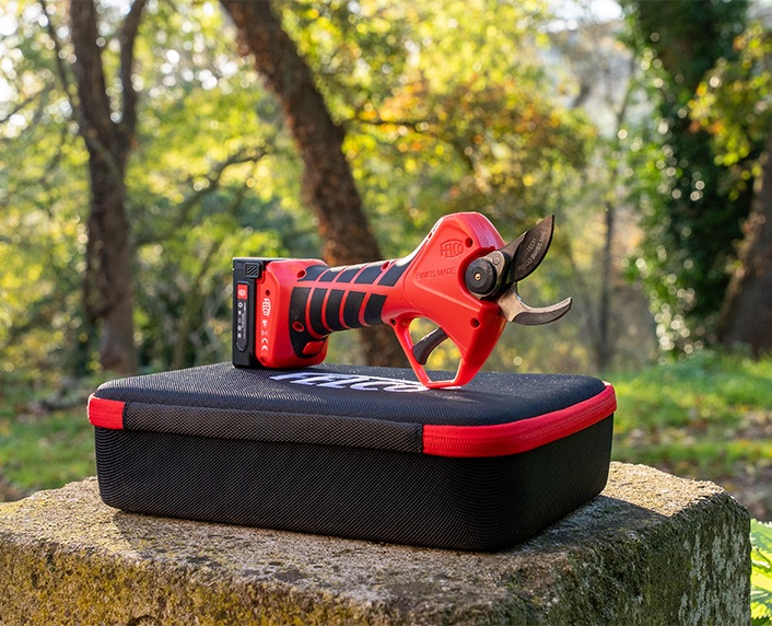 Nueva tijera a batería para podar ramas de hasta 27 mm de grosor